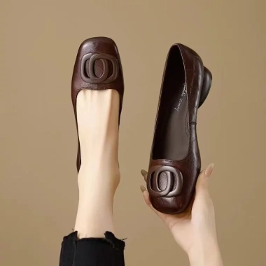 Giày Retro nữ mũi vuông slip-on da mềm nhẹ, đế bằng, giá 283.847₫, giảm 18%