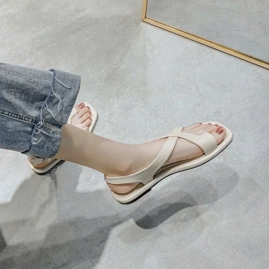 Giày sandal nữ quai hậu Hàn Quốc kiểu dáng trung đi học LNS40 giá chỉ 92.000₫