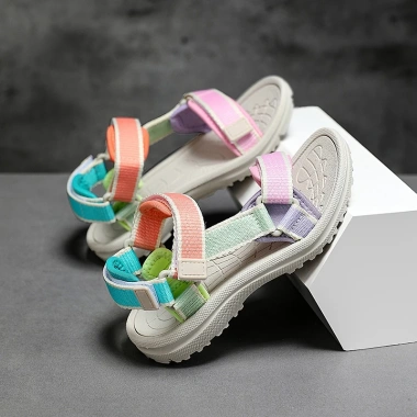 Giày sandal trẻ em mùa hè phong cách mới, thoáng khí, chống trơn trượt, bé trai và bé gái đi biển tiểu học 2 Giày sandal trẻ em mùa hè phong cách mới, thoáng khí, chống trơn trượt, bé trai và bé gái đi biển tiểu học 2