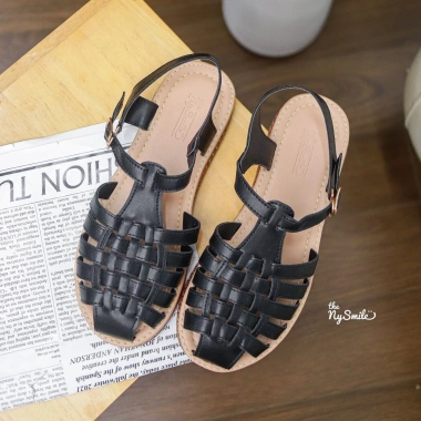 Giày Sandals Rọ Quai Hậu Mùa Hè Nữ Đi Học THENYSMILE REDYY +1size Giá 339.000 9 Giày Sandals Rọ Quai Hậu Mùa Hè Nữ Đi Học THENYSMILE REDYY +1size Giá 339.000 9