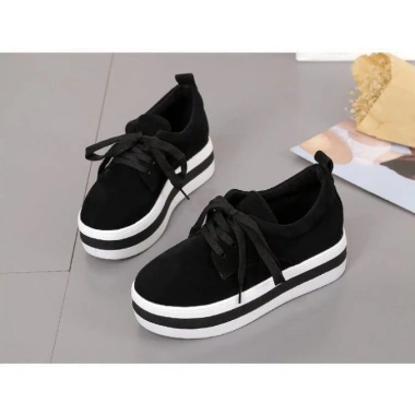 Giày Sneaker Bánh Mì Độn Đế Cao Cấp - Giảm còn 900k, Tặng Nước Hoa