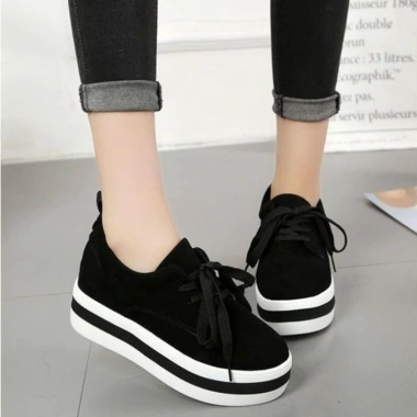 Giày Sneaker Bánh Mì Độn Đế Cao Cấp - Giảm còn 900k, Tặng Nước Hoa 2