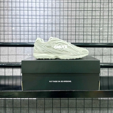 Giày sneaker CHINHHANG 4 phối màu - Thoải mái, thời trang, giảm giá 20% chỉ 3.29 triệu