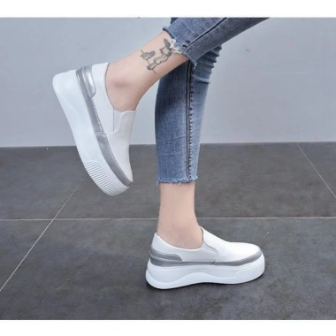 Giày sneaker đế bánh mì tăng chiều cao, tặng kèm nước hoa - Giá chỉ 900.000₫