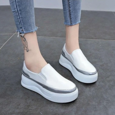 Giày sneaker đế bánh mì tăng chiều cao, tặng kèm nước hoa - Giá chỉ 900.000₫