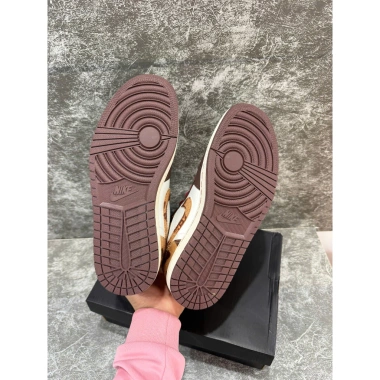 Giày sneaker J1 nâu ngựa cao 2.026 nam nữ – Phong cách Tết, giảm còn 768k