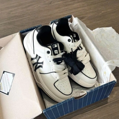 Giày Sneaker MLB Chunky Liner NY Yankees Chính Hãng Trắng Đen - Giá 1.650.000₫ 2 Giày Sneaker MLB Chunky Liner NY Yankees Chính Hãng Trắng Đen - Giá 1.650.000₫ 2