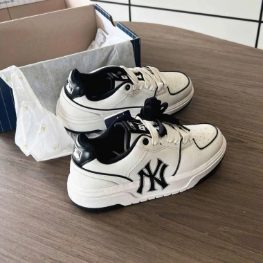 Giày Sneaker MLB Chunky Liner NY Yankees Chính Hãng Trắng Đen - Giá 1.650.000₫ 3 Giày Sneaker MLB Chunky Liner NY Yankees Chính Hãng Trắng Đen - Giá 1.650.000₫ 3