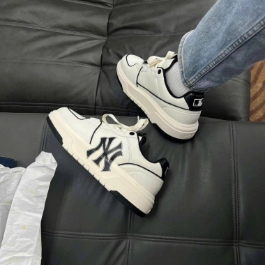 Giày Sneaker MLB Chunky Liner NY Yankees Chính Hãng Trắng Đen - Giá 1.650.000₫ 4 Giày Sneaker MLB Chunky Liner NY Yankees Chính Hãng Trắng Đen - Giá 1.650.000₫ 4