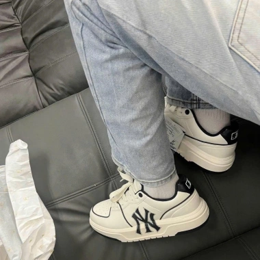 Giày Sneaker MLB Chunky Liner NY Yankees Chính Hãng Trắng Đen - Giá 1.650.000₫ 6 Giày Sneaker MLB Chunky Liner NY Yankees Chính Hãng Trắng Đen - Giá 1.650.000₫ 6