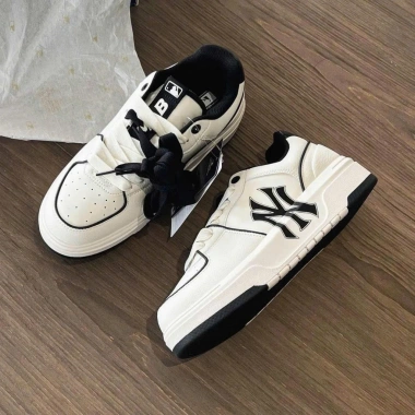 Giày Sneaker MLB Chunky Liner NY Yankees Chính Hãng Trắng Đen - Giá 1.650.000₫