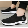 Giày sneaker nam 1 nút bấm nhẹ thoáng khí, màu trơn tối giản giảm 22% chỉ 1.095.000₫