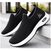Giày sneaker nam 1 nút bấm nhẹ thoáng khí, màu trơn tối giản giảm 22% chỉ 1.095.000₫ 3