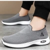 Giày sneaker nam 1 nút bấm nhẹ thoáng khí, màu trơn tối giản giảm 22% chỉ 1.095.000₫ 6