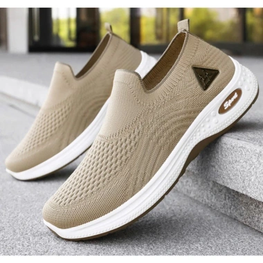 Giày sneaker nam 1 nút bấm nhẹ thoáng khí, màu trơn tối giản giảm 22% chỉ 1.095.000₫ 9