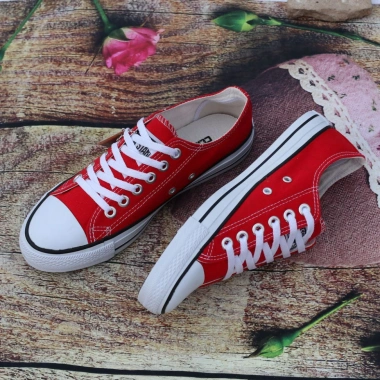 Giày Sneaker Nam Cổ Điển Đỏ Rực Rỡ - Phong Cách Trẻ Trung, Năng Động, Giá Giảm 640k