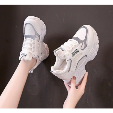 Giày sneaker nữ tăng chiều cao 6cm viền phản quang thời trang hiện đại 832.500₫ 3 Giày sneaker nữ tăng chiều cao 6cm viền phản quang thời trang hiện đại 832.500₫ 3