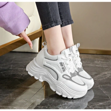 Giày sneaker nữ tăng chiều cao 6cm viền phản quang thời trang hiện đại 832.500₫