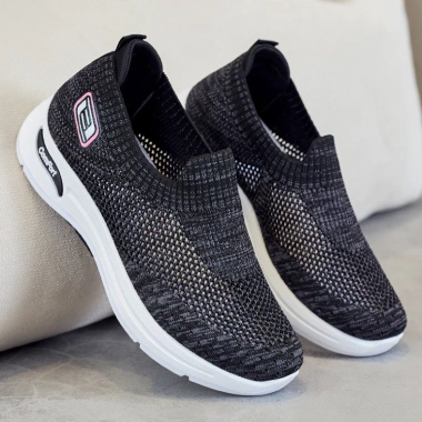 Giày sneaker nữ thời trang, thể thao không dây - Giá chỉ 1.235.000đ, giảm 22% 4