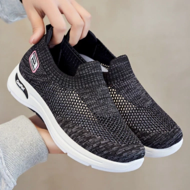 Giày sneaker nữ thời trang, thể thao không dây - Giá chỉ 1.235.000đ, giảm 22% 9