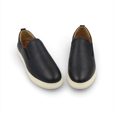 Giày Sneaker Slip-On TOMOYO Đen Đế Trắng Da 2 lớp TMN51.101 - Thoải mái đi làm, đi chơi, giảm 17% 4 Giày Sneaker Slip-On TOMOYO Đen Đế Trắng Da 2 lớp TMN51.101 - Thoải mái đi làm, đi chơi, giảm 17% 4
