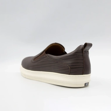 Giày Sneaker Slip-On TOMOYO Đen Đế Trắng Da 2 Lớp TMN51.102 - Phong Cách Đi Làm và Đi Chơi, Giá 1.5 Triệu 3 Giày Sneaker Slip-On TOMOYO Đen Đế Trắng Da 2 Lớp TMN51.102 - Phong Cách Đi Làm và Đi Chơi, Giá 1.5 Triệu 3
