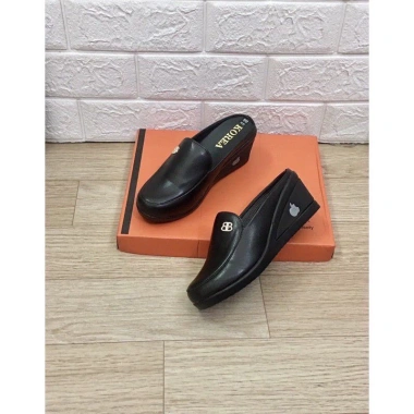 Giày sục da lì đế 5P, phom nhỏ tăng 1size, mềm mại cho mẹ và bé, chỉ 150.000₫