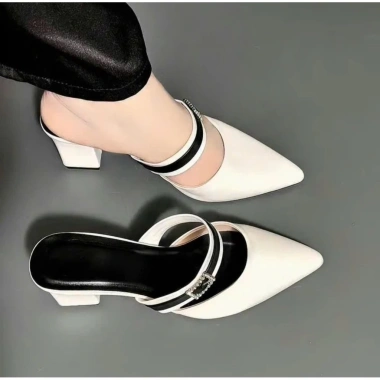 Giày sục nữ mũi nhọn quai phối đá, gót cao 5cm da mềm, giảm giá 148.500₫ (Giá gốc 179.685₫)