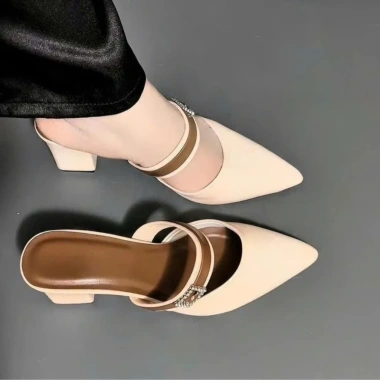 Giày sục nữ mũi nhọn quai phối đá, gót cao 5cm da mềm, giảm giá 148.500₫ (Giá gốc 179.685₫)