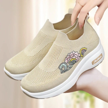 Giày Tất Nữ Đế Độn Siêu Nhẹ, Thiết Kế Ôm Chân, Thêu Hoa Sành Điệu – 624.500 VNĐ 7