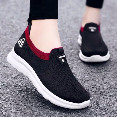 Giày Thể Thao Lainiki Đế Mềm A54 Cổ Chun Ôm Chân Nữ Thời Trang Giá 80.000₫