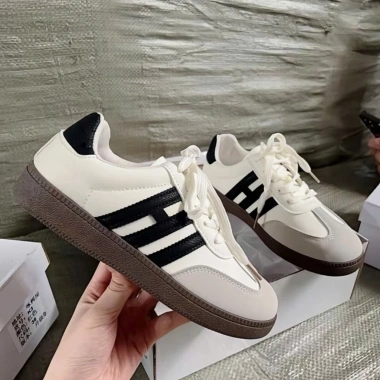 Giày Thể Thao Nữ HI Đen Phối Màu Tinh Tế - Đế Bệt Siêu Êm, Full Box, Giá 119k 2 Giày Thể Thao Nữ HI Đen Phối Màu Tinh Tế - Đế Bệt Siêu Êm, Full Box, Giá 119k 2