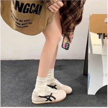 Giày thể thao nữ siêu nhẹ, đế mềm, dáng nhỏ gọn phong cách Retro - Giá 139.000₫