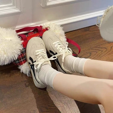Giày thể thao nữ siêu nhẹ, đế mềm, dáng nhỏ gọn phong cách Retro - Giá 139.000₫ 6 Giày thể thao nữ siêu nhẹ, đế mềm, dáng nhỏ gọn phong cách Retro - Giá 139.000₫ 6