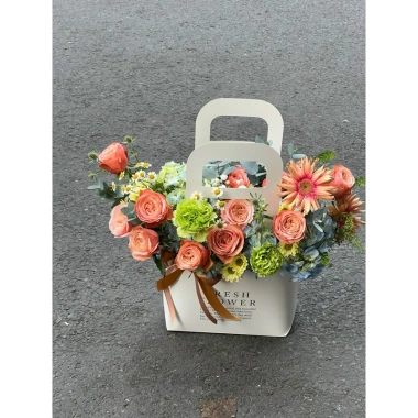 Giỏ hoa sách tay tặng sinh nhật 20/10 mix hoa tươi - Giá ưu đãi 280k May Petals 9 Giỏ hoa sách tay tặng sinh nhật 20/10 mix hoa tươi - Giá ưu đãi 280k May Petals 9