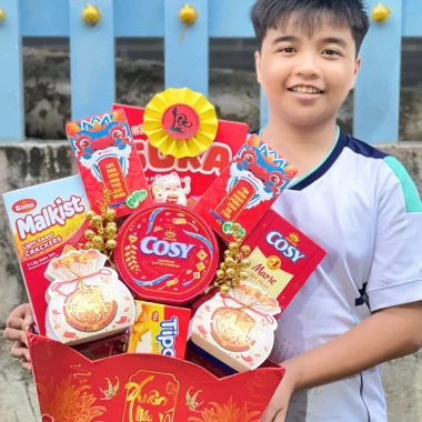 Giỏ Quà Tết Đỏ Truyền Thống 10 Món Tài Lộc 2.026 – Combo Bánh Kẹo Cao Cấp, Biếu Tặng Sang Trọng Giá 379.000₫