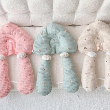 Gối chữ U cho bé sơ sinh chống giật mình, chống méo đầu, dây rút 3 đầu Ngủ ngon 115.000₫ 6 Gối chữ U cho bé sơ sinh chống giật mình, chống méo đầu, dây rút 3 đầu Ngủ ngon 115.000₫ 6