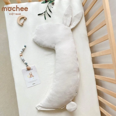 Gối chữ U Mochee chặn thỏ cho bé, cotton thoáng mát, chống méo đầu – Giá ưu đãi 290.000₫