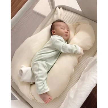 Gối chữ U Mochee chặn thỏ cho bé, cotton thoáng mát, chống méo đầu – Giá ưu đãi 290.000₫