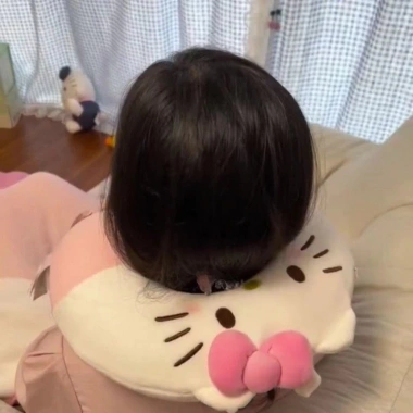 Gối Hình U Hello Kitty - Gối ngủ sang trọng, máy bay hoạt hình, thoải mái 111k