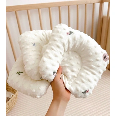 Gối lõm chữ U bông hạt đậu chống bẹp đầu, định hình bé sơ sinh - Giá chỉ 50.000₫