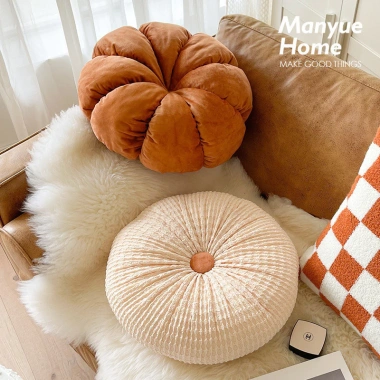 Gối lớn thoải mái, nhẹ sang trọng phong cách retro, nhiều kiểu, giá 140.281₫ 5 Gối lớn thoải mái, nhẹ sang trọng phong cách retro, nhiều kiểu, giá 140.281₫ 5