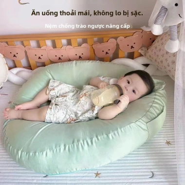 Gối nghiêng cho bé chống trớ, ngạt sữa, hỗ trợ bú và ăn - Giá ưu đãi 886.200đ