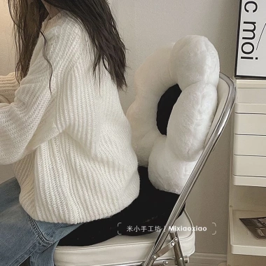 Gối ôm Đen Trắng Cánh Hoa - Đệm ngồi bệt & tựa lưng mềm mại, phong cách, giá 66.000 VND 2