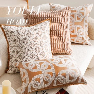 Gối Sofa Retro Pháp Ngựa Lưng Ngựa Trung Cổ - Vỏ Nâu Cao Cấp, Ánh Sáng Sang Trọng, Phòng Khách và Cửa Sổ