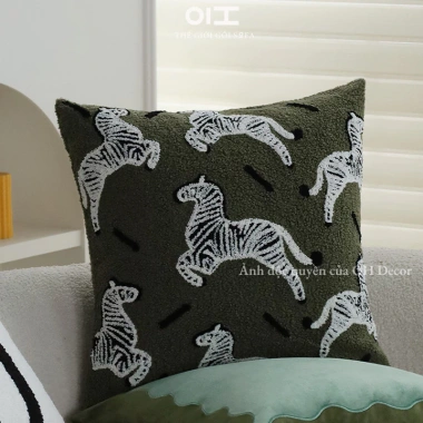 Gối tựa sofa vuông hình ngựa phong thái khởi sắc 2.026 – trang trí phòng khách, chỉ 149k