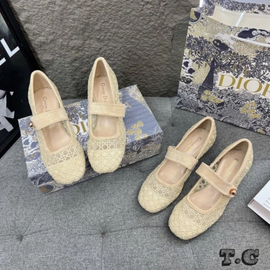 Guốc lưới chất nhung siêu nhẹ, thoáng mát, giảm giá tới 22% chỉ 520.000₫