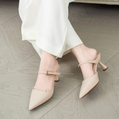 Guốc sục DILY mũi nhọn tôn chân, quai phối khóa sang trọng, cao 6.5cm, giá 449k