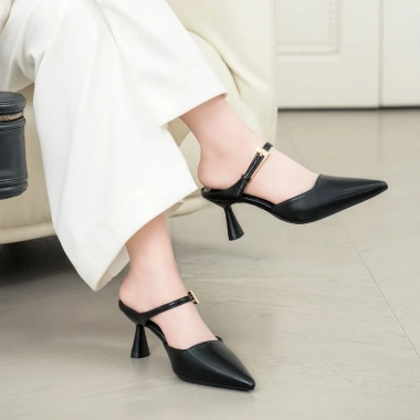 Guốc sục DILY mũi nhọn tôn chân, quai phối khóa sang trọng, cao 6.5cm, giá 449k