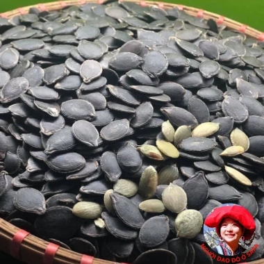 Hạt bí mèo đen rang tay thượng hạng Hơ Mông - sống sấy chín thơm ngon, dễ tách vỏ, không vỡ - 205.000 VND